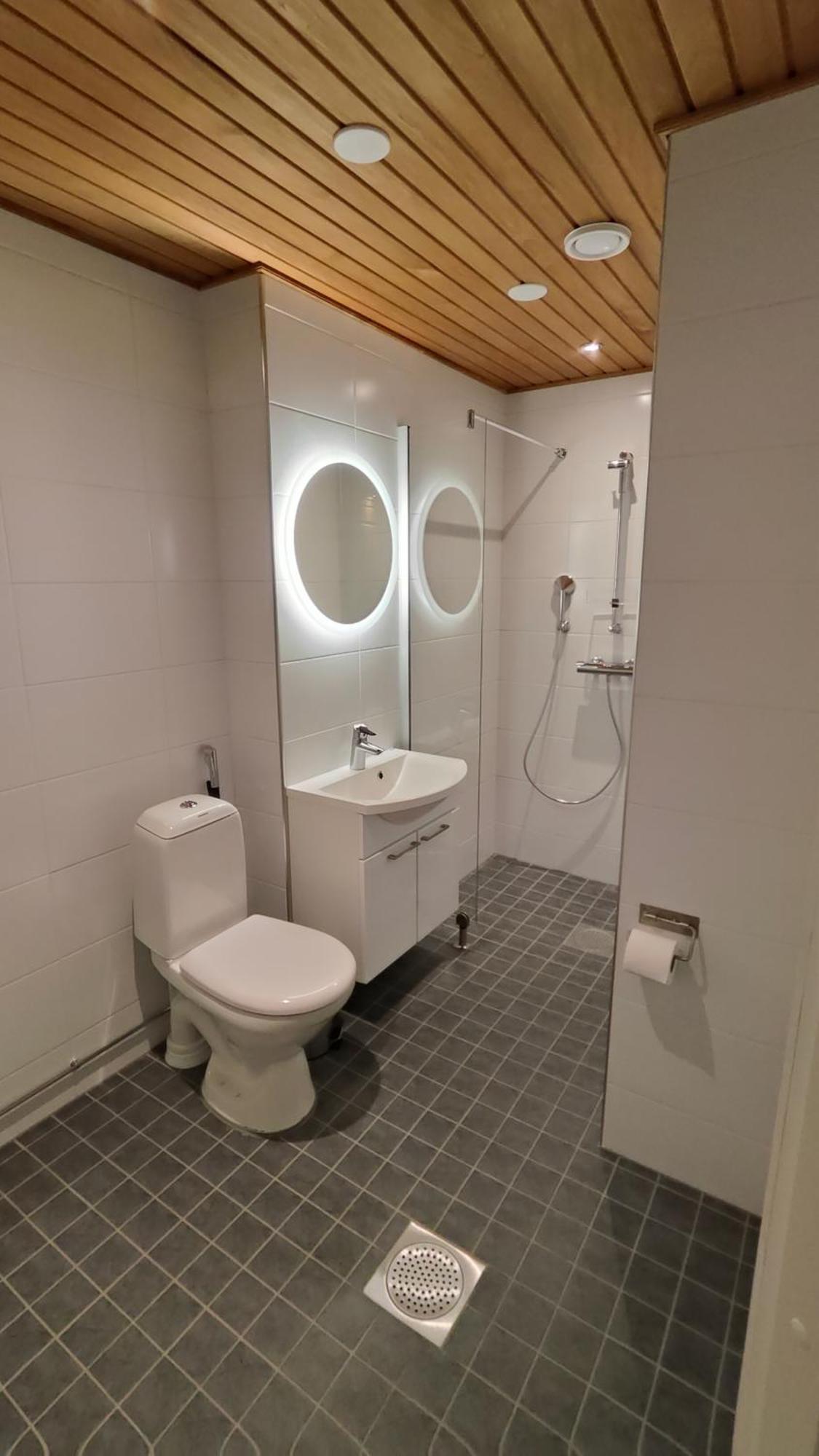 רובניימי Royal Reindeer Lakeside Apartments מראה חיצוני תמונה